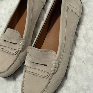 Geox Kosmopolis + Grip Women’s Suede  Off White Loafers - Size 9.5